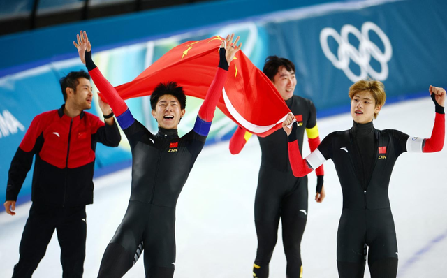 华体会体育PP下载-没能站上领奖台的安踏，却站在米兰冬奥的中心